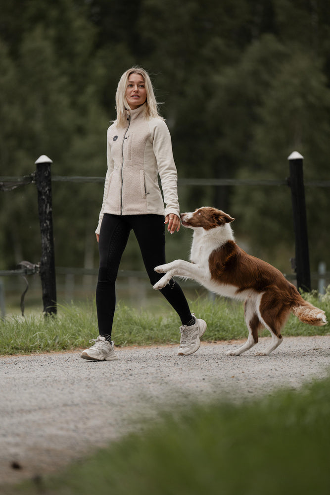 Uhip Cozy Pile Hybrid Jacket in Off White – photograph 6 