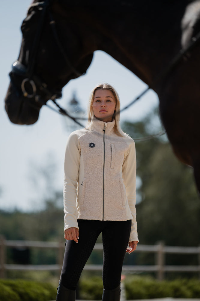Uhip Cozy Pile Hybrid Jacket in Off White – photograph 2 