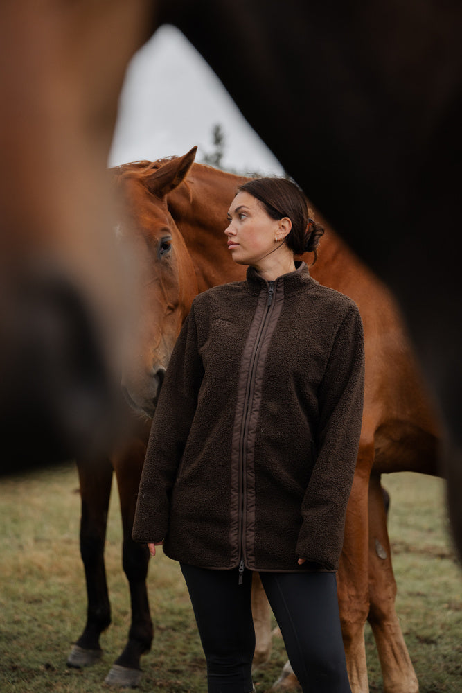 Uhip Windstopper Pile Long Jacket in Ash Brown – photograph 3 