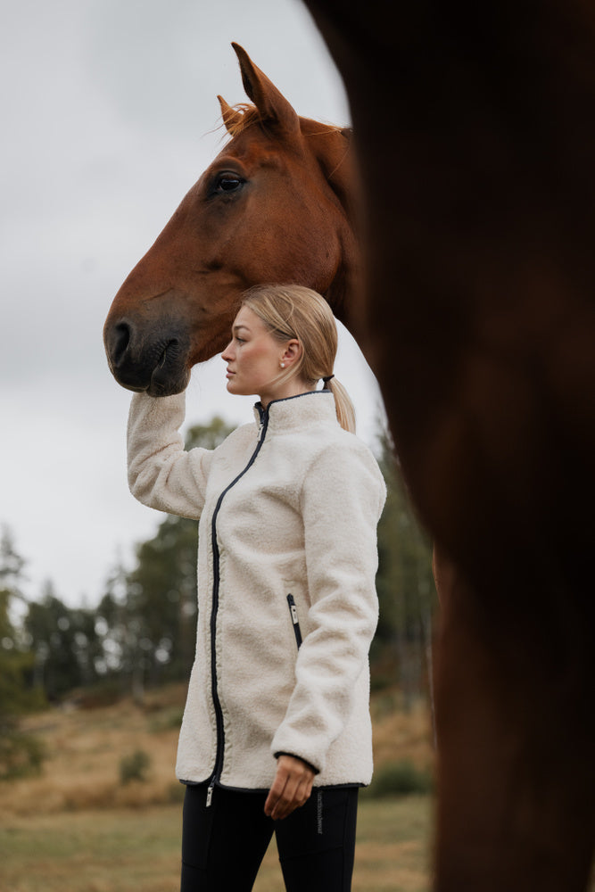 Uhip Windstopper Pile Long Jacket in Off White – photograph 5 
